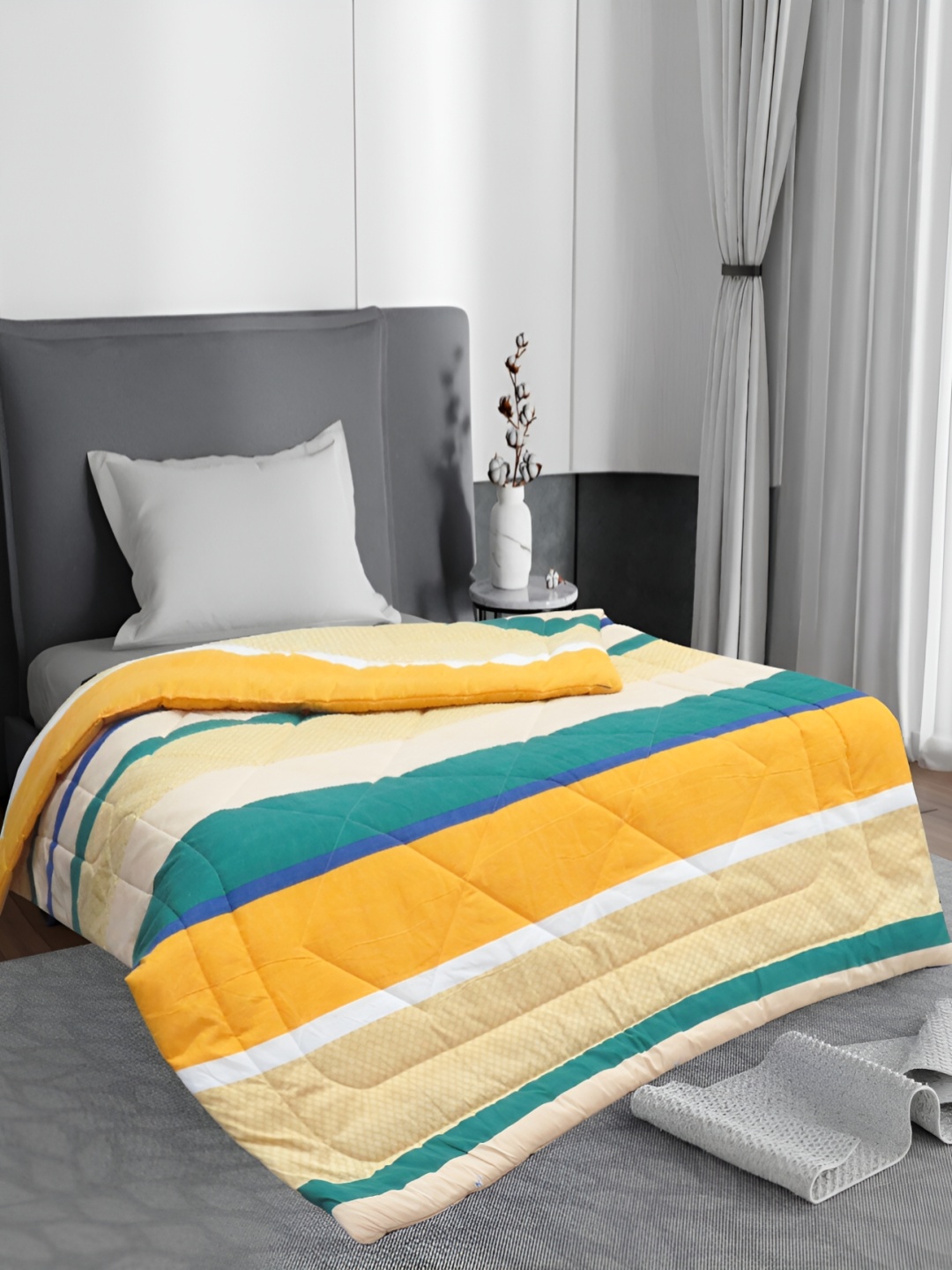 

Supreme Home Collective Yellow & Green AC Room 300 GSM Single Bed Comforter