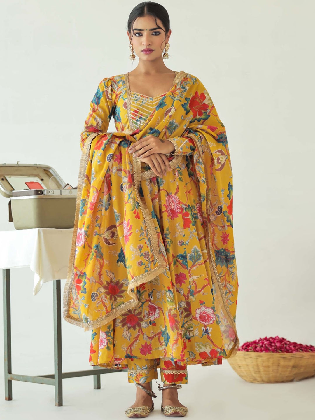 

PINK CACTII Sweetheart Neck Floral Printed Cotton Kurta with Trouser & Dupatta, Yellow