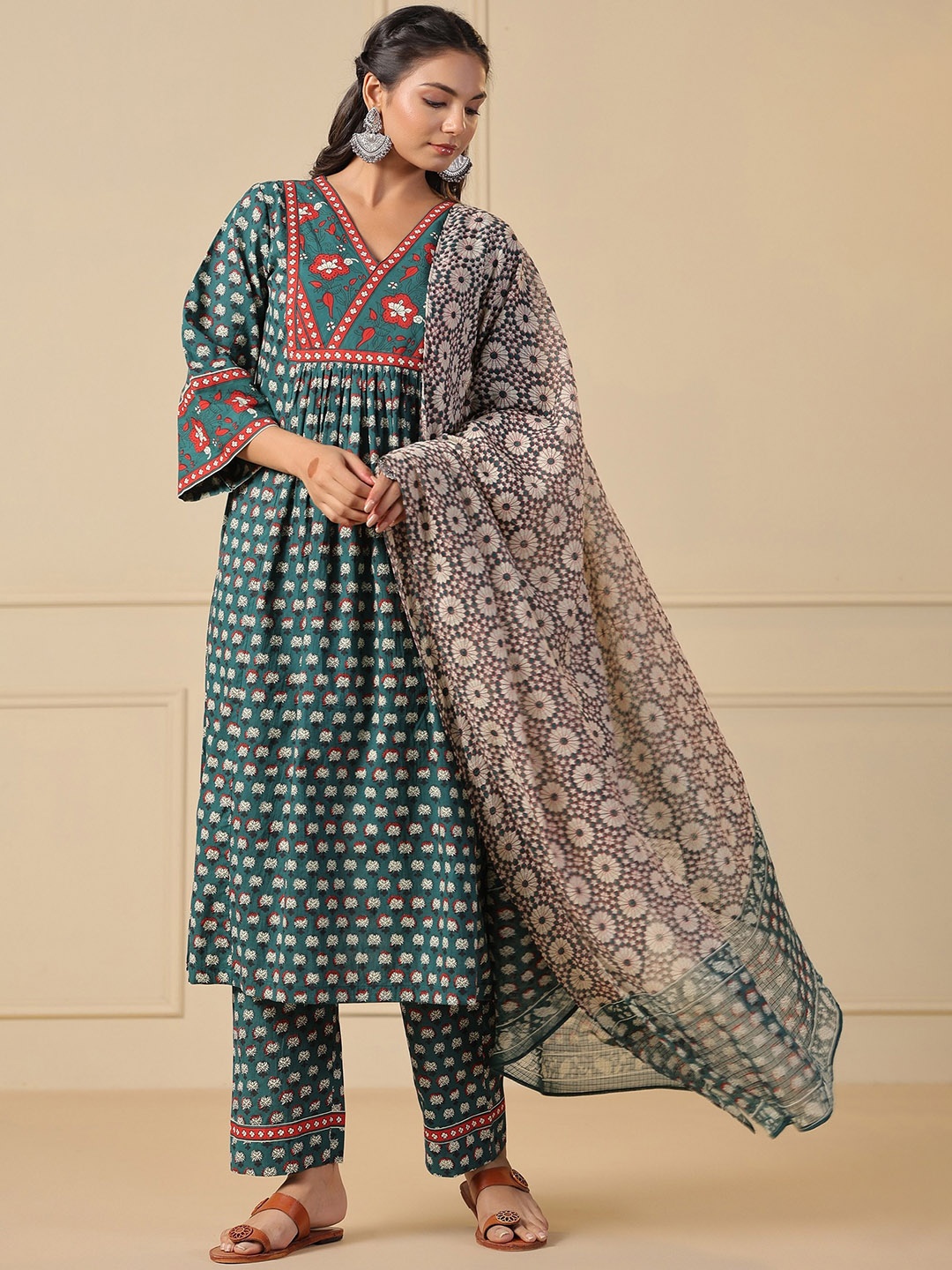 

PINK CACTII V Neck Floral Printed Angrakha Pure Cotton Kurta Set, Green