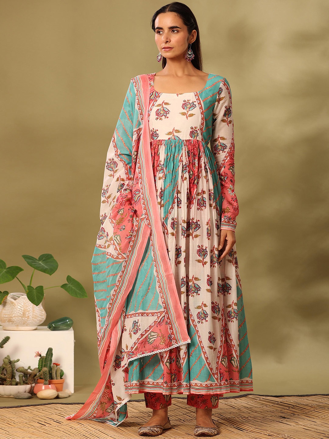 

PINK CACTII U-Neck Floral Printed Empire Pure Cotton Kurta Set, Cream