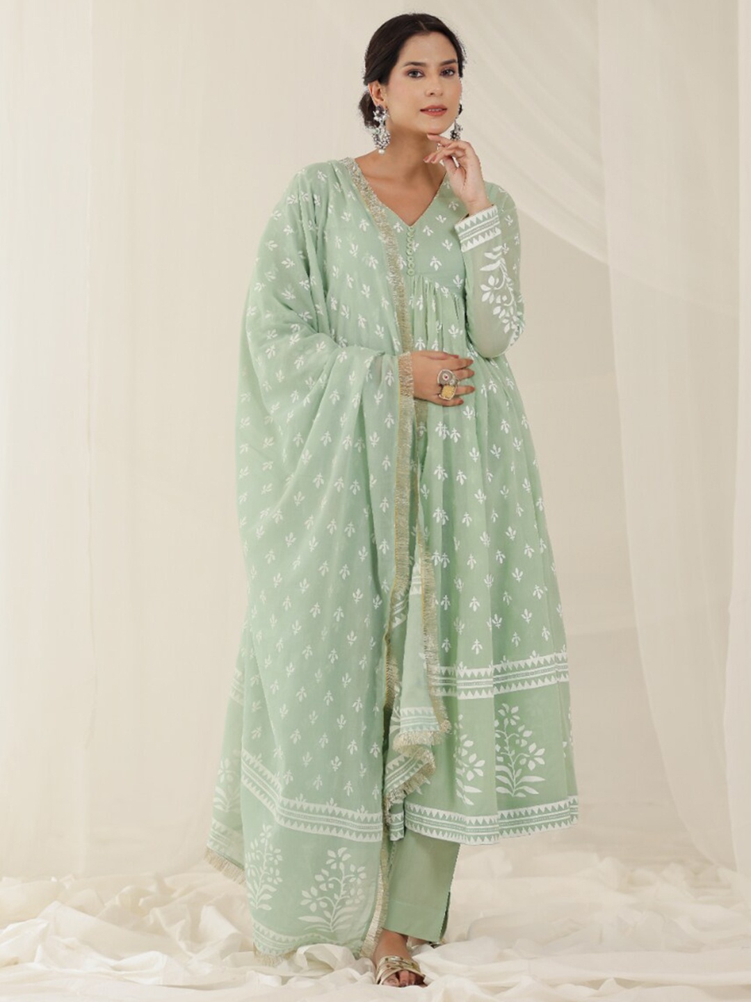 

PINK CACTII V Neck Long Sleeves Floral Printed Pure Cotton Kurta with Trouser & Dupatta, Green