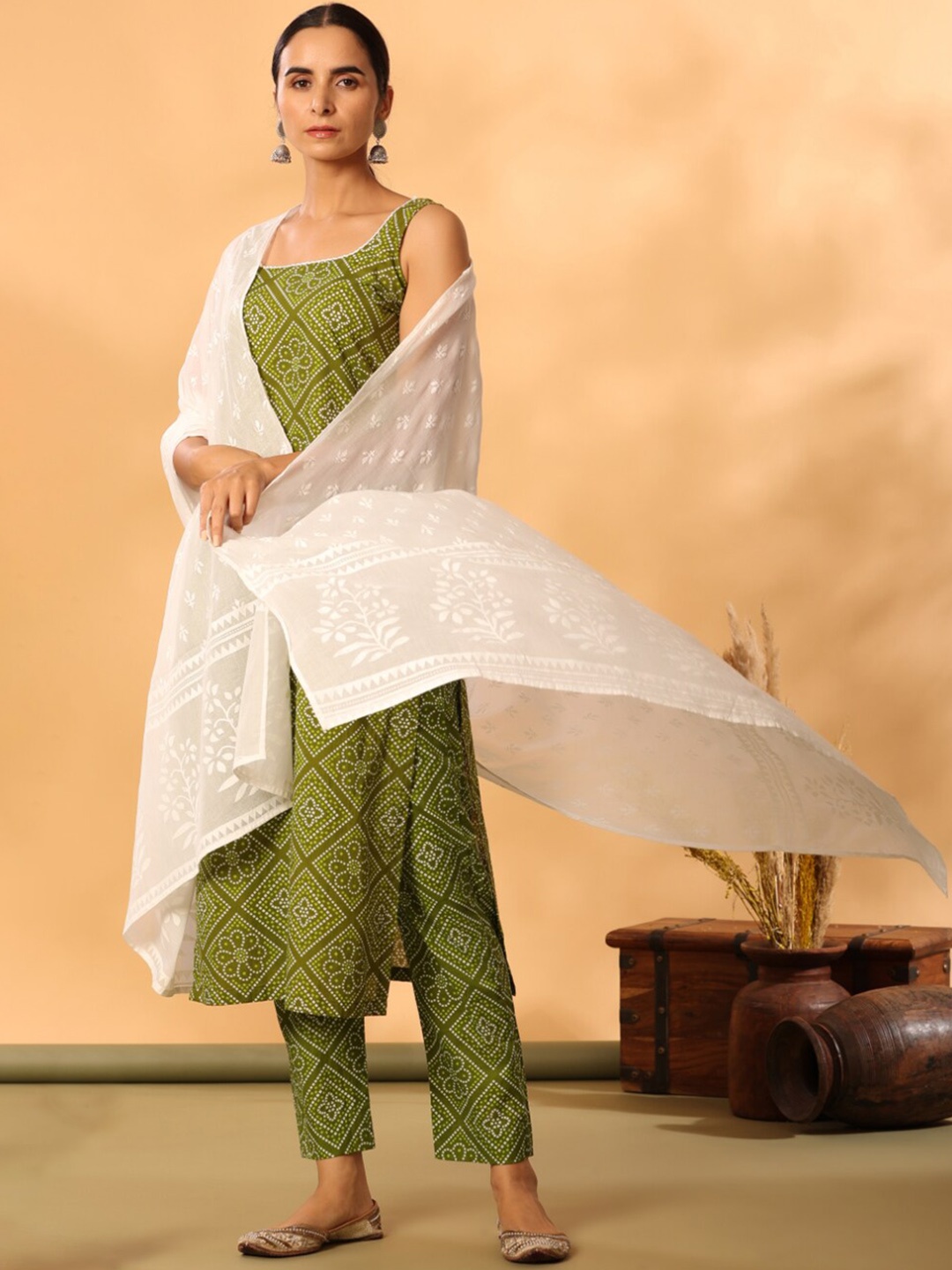 

PINK CACTII Bandhani Printed Regular Pure Cotton Kurta with Trousers & Dupatta, Green