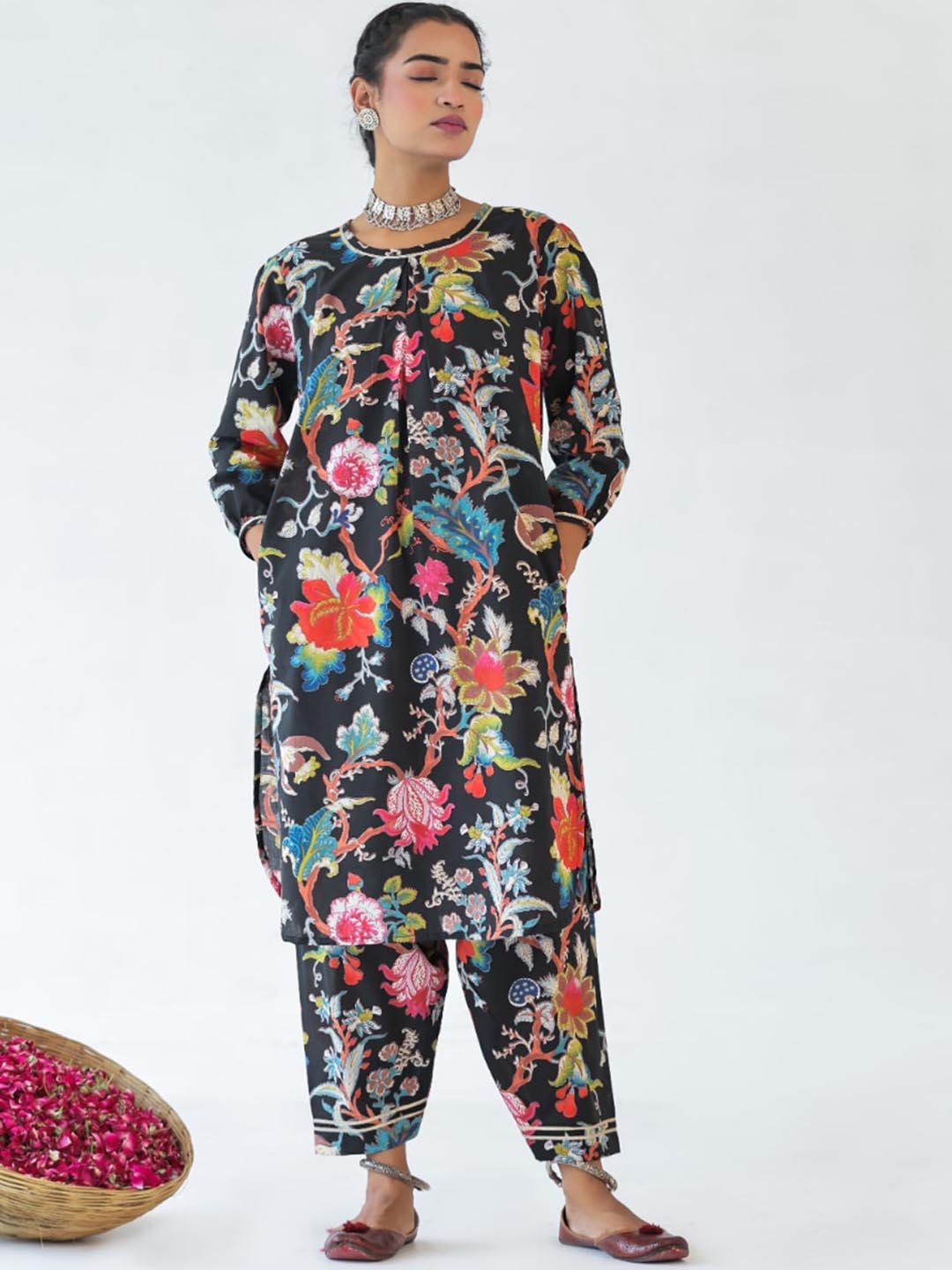 

PINK CACTII Round Neck Floral Printed Straight Pure Cotton Kurta with Trouser, Black