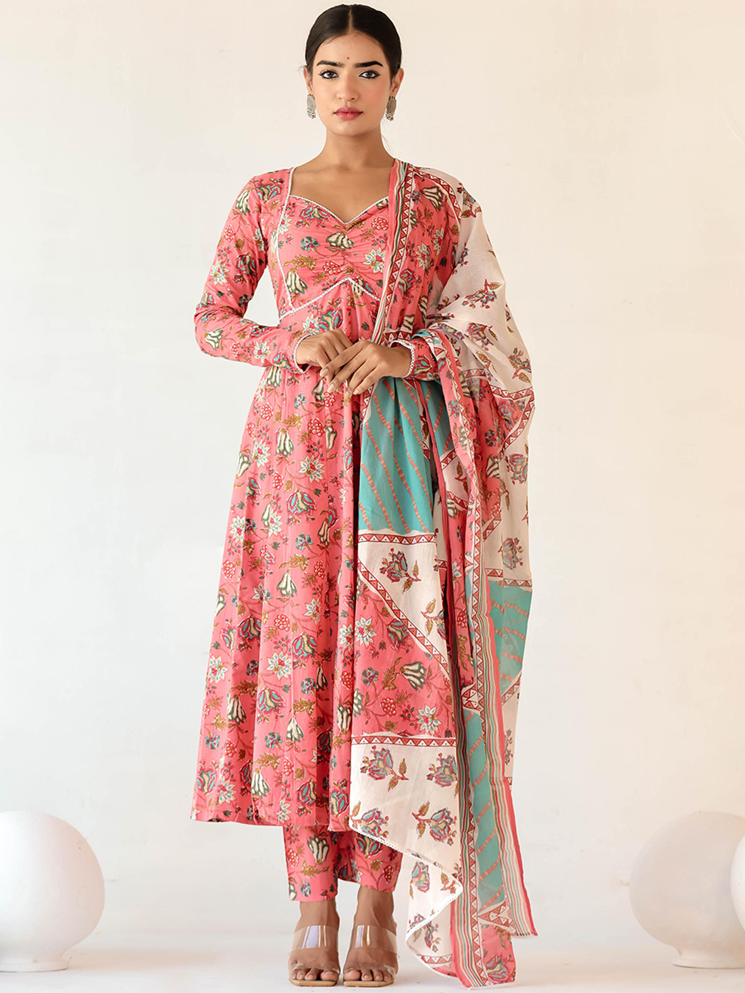 

PINK CACTII Sweetheart Neck Floral Printed Regular Pure Cotton Kurta Set, Red