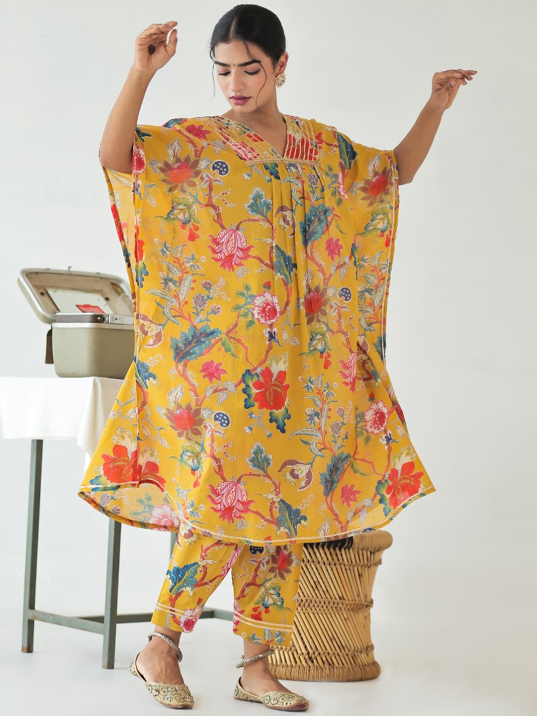 

PINK CACTII Floral Printed Regular Gotta Patti Pure Cotton Kurta with Trousers, Yellow