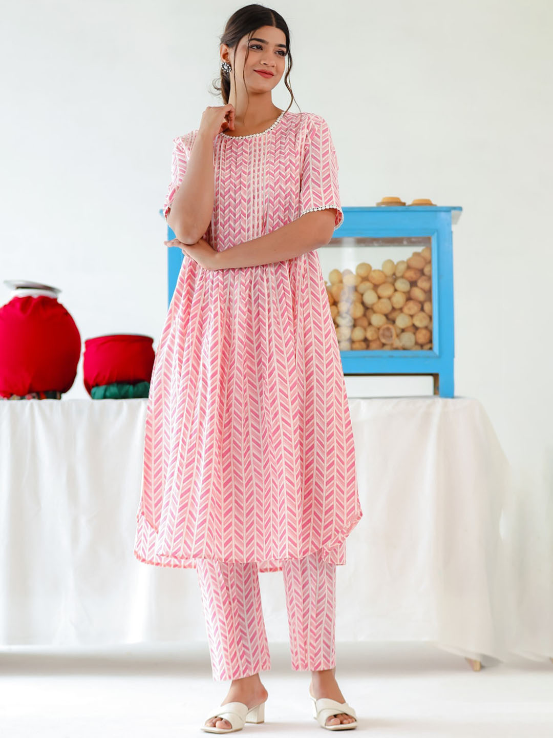 

PINK CACTII Round Neck Short Sleeves Geometric Printed Pure Cotton Kurta with Trouser