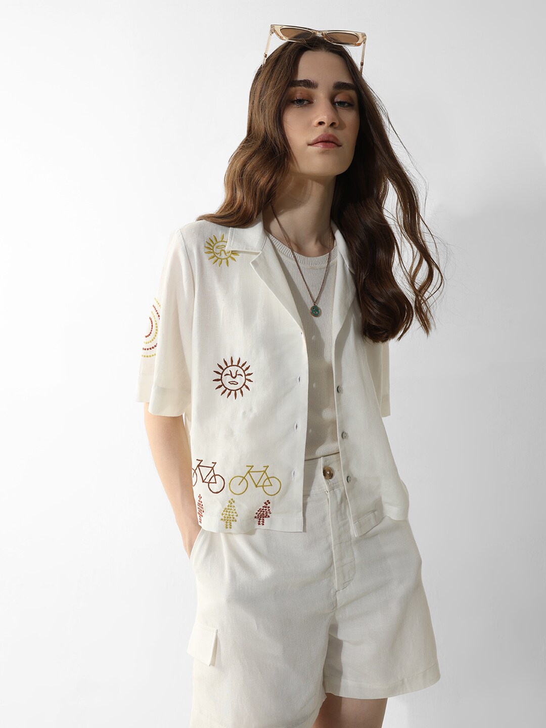

ONLY ONLMIG SS Boxy Embroidered Cuban Collar Casual Shirt, White