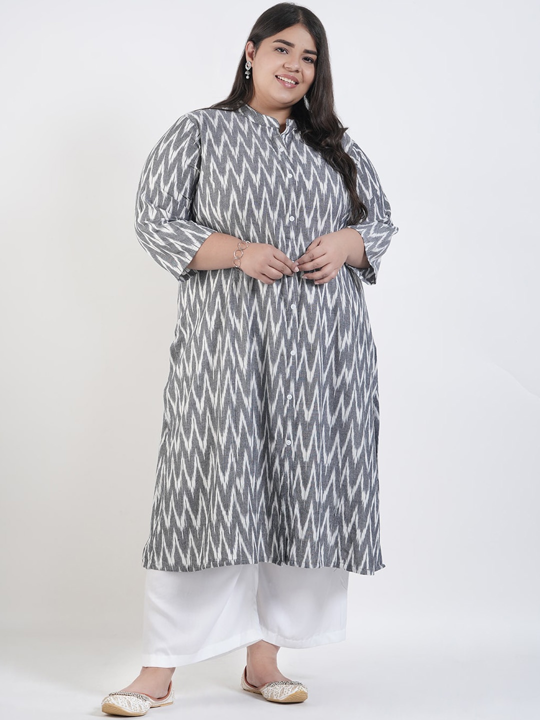 

LastInch Plus Size Geometric Printed Kurta, Grey