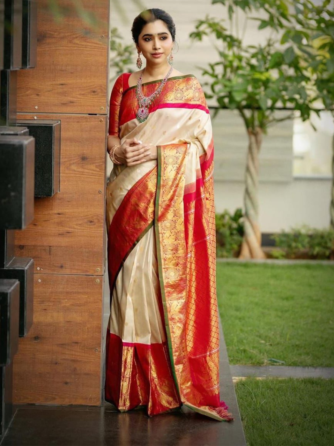 

DIVASTRI Woven Design Zari Pure Silk Kanjeevaram Saree, Cream