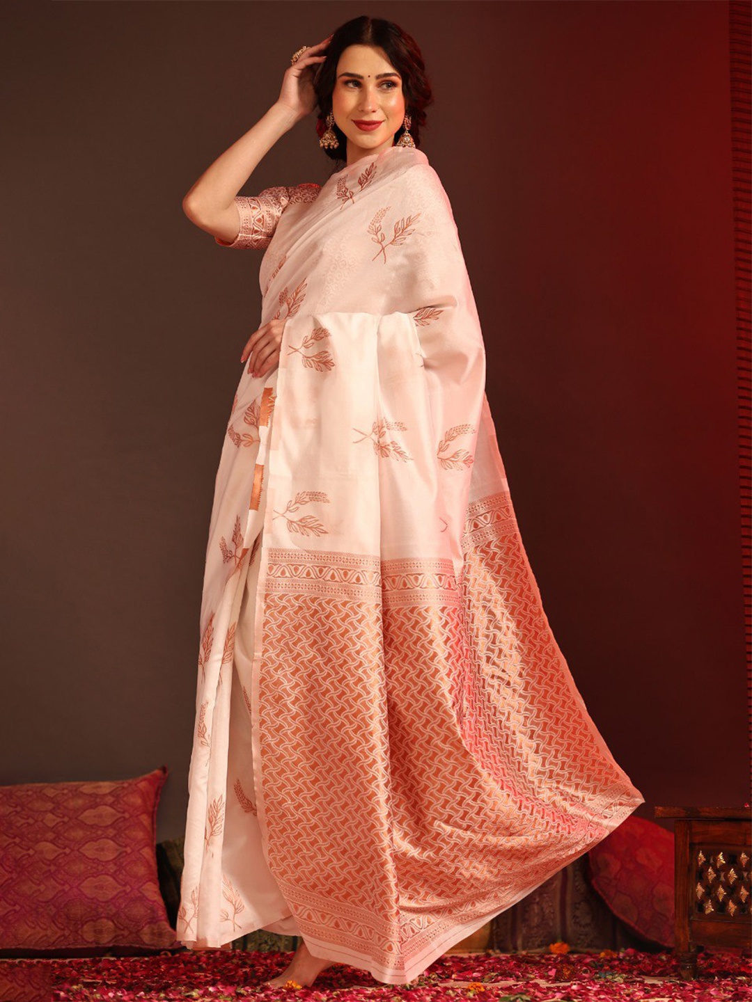 

DIVASTRI Woven Design Ethnic Motifs Zari Pure Silk Kanjeevaram Saree, White