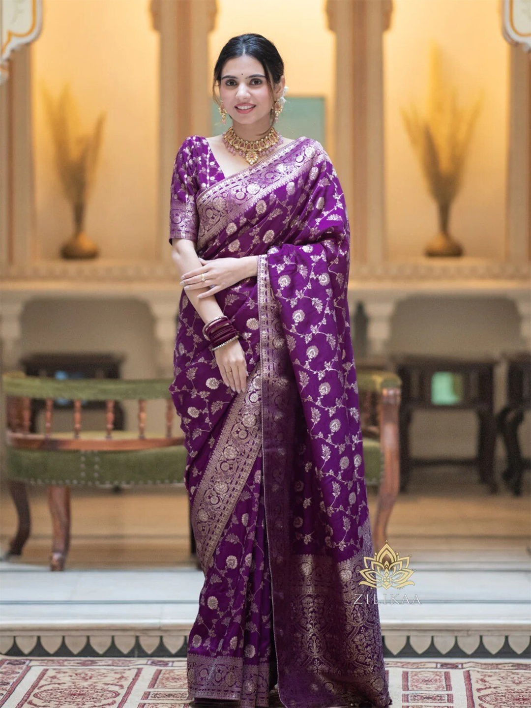 

DIVASTRI Floral Woven Design Zari Pure Silk Kanjeevaram Saree, Purple