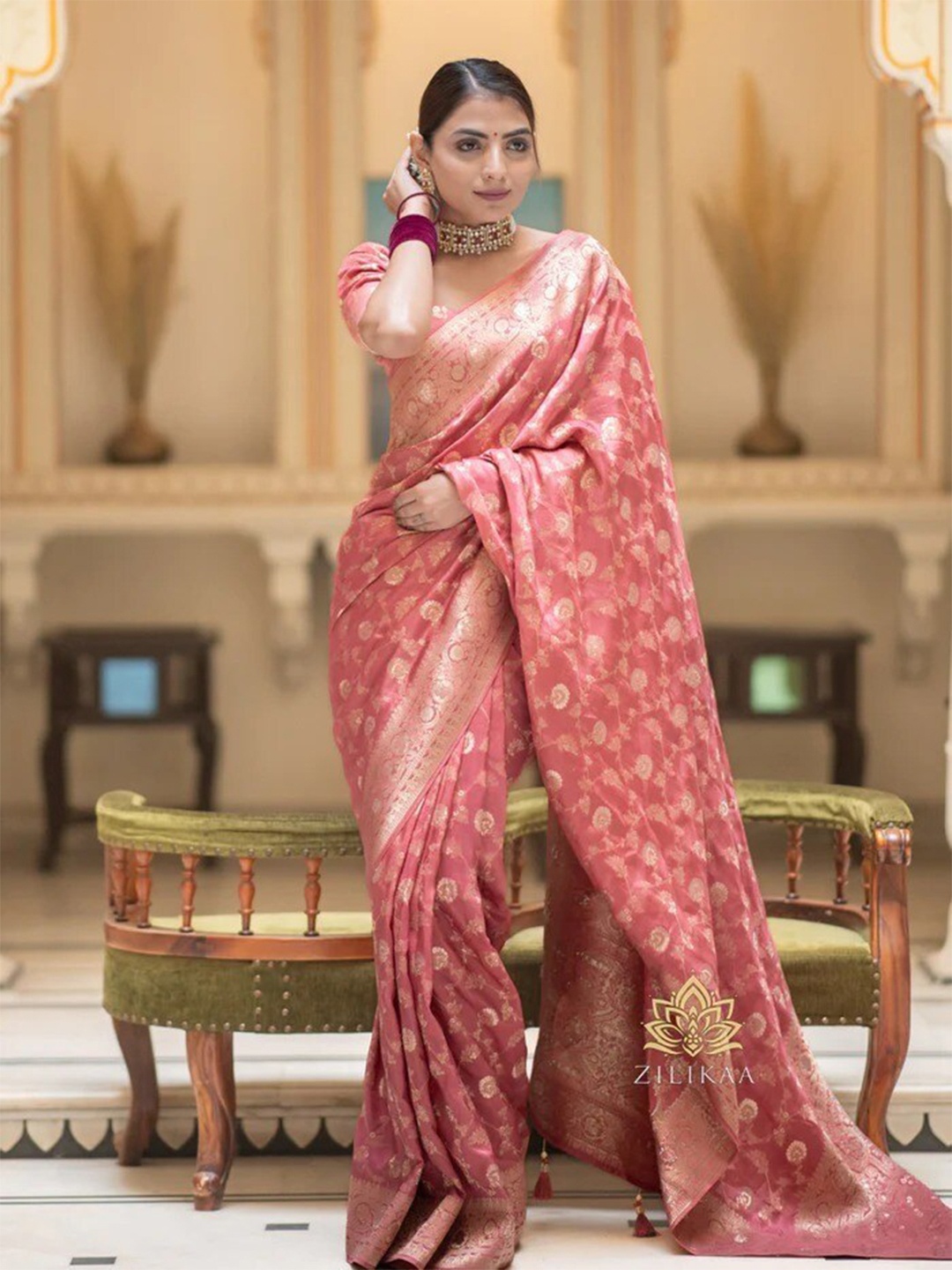 

DIVASTRI Woven Design Floral Zari Pure Silk Kanjeevaram Saree, Peach
