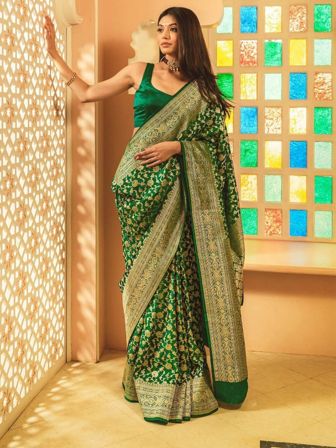 

DIVASTRI Floral Woven Design Zari Pure Silk Kanjeevaram Saree, Green