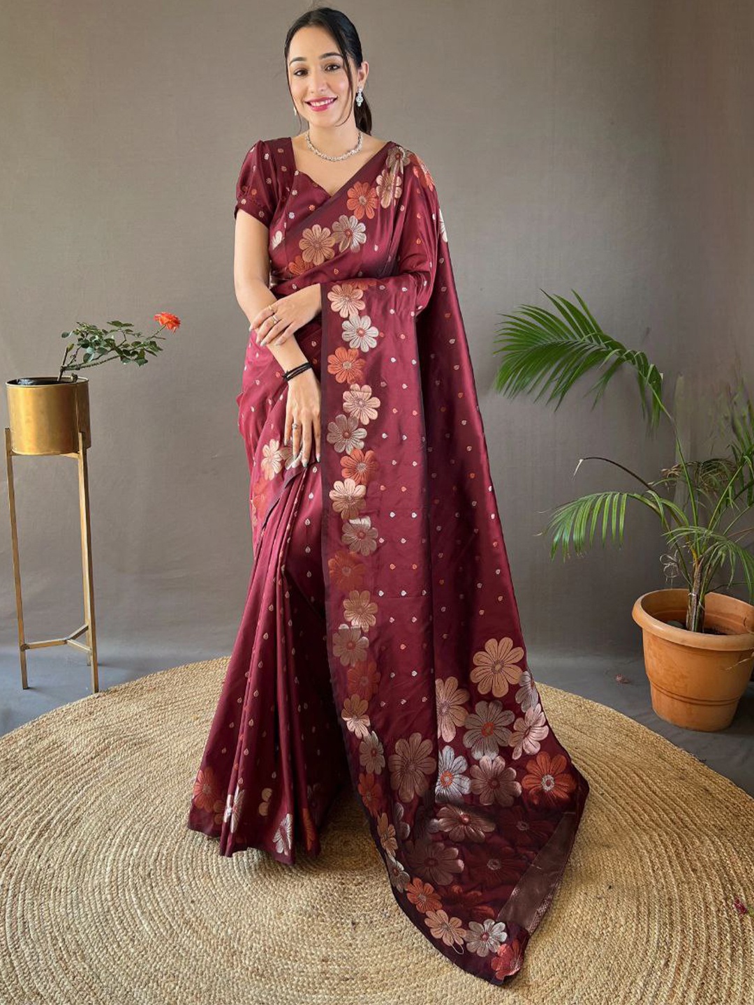 

DIVASTRI Floral Woven Design Zari Pure Silk Kanjeevaram Saree, Maroon