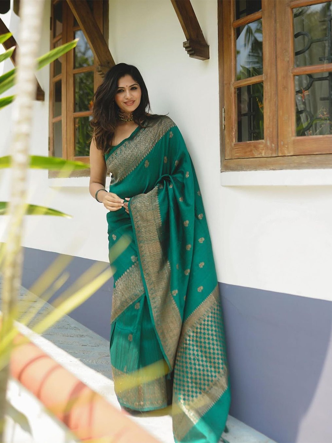

DIVASTRI Woven Design Zari Pure Silk Kanjeevaram Saree, Green