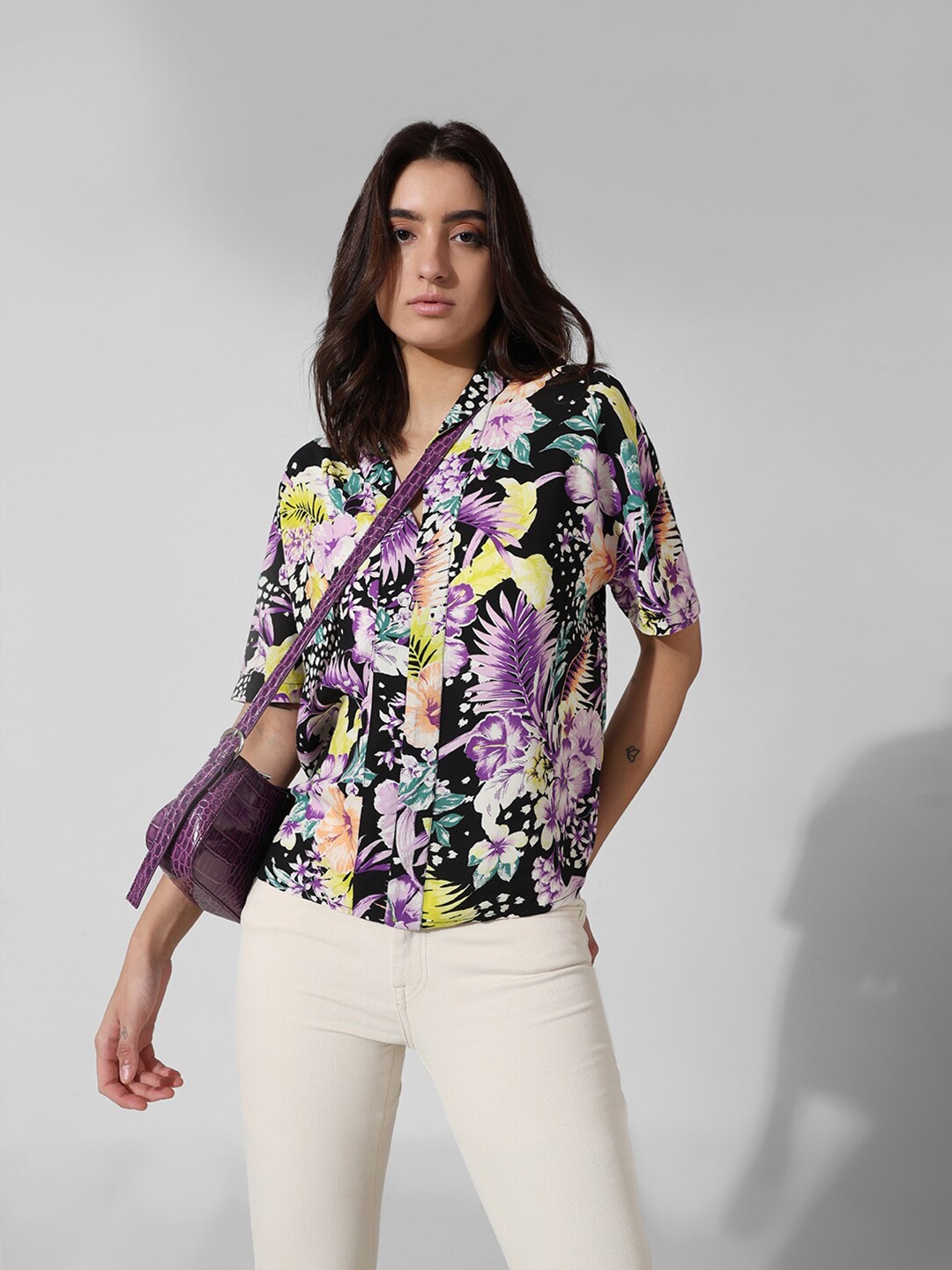 

ONLY ONLNICE SS Floral Printed Extended Sleeves Shirt Style Top, Black