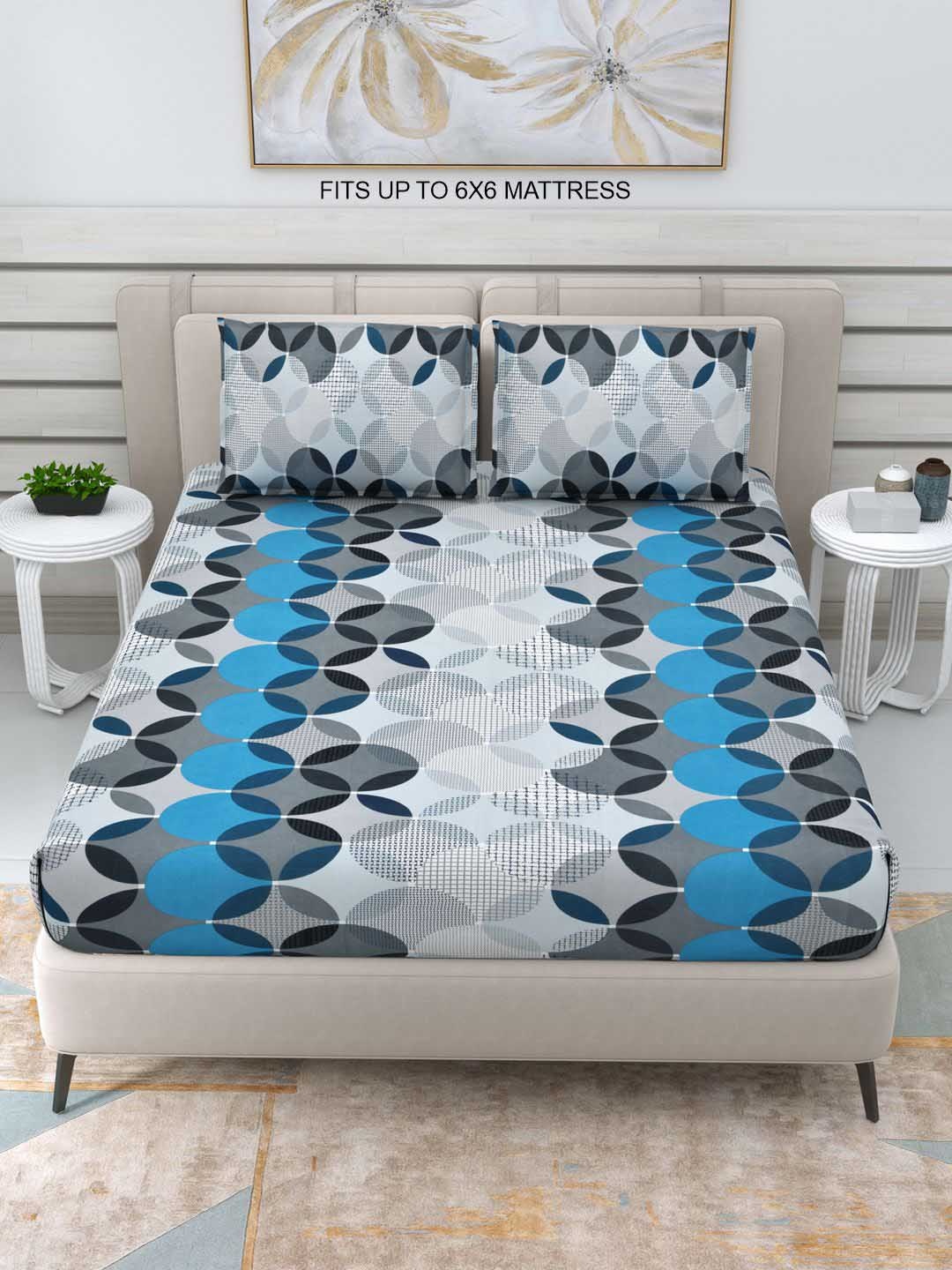 

DREAM WEAVERZ Blue & White Geometric 220 TC Double Bedsheet with 2 Pillow Covers