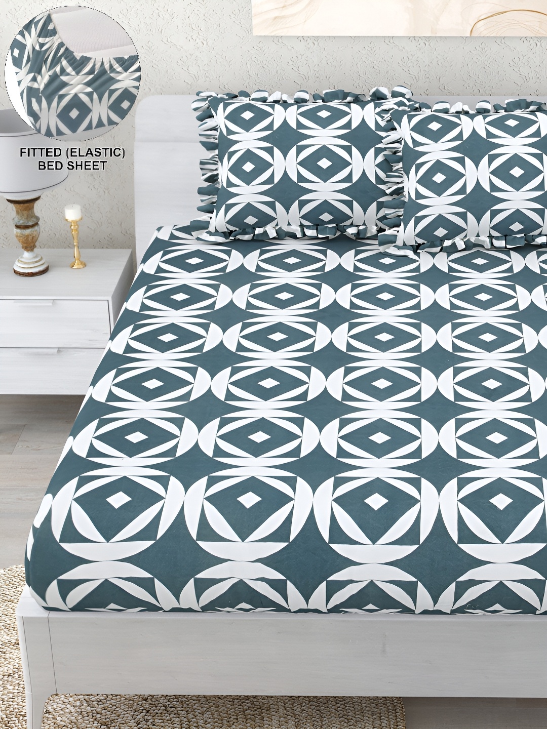 

DREAM WEAVERZ Grey & White Geometric 260 TC Fitted Bedsheet with 2 Frill Pillow Covers, Green