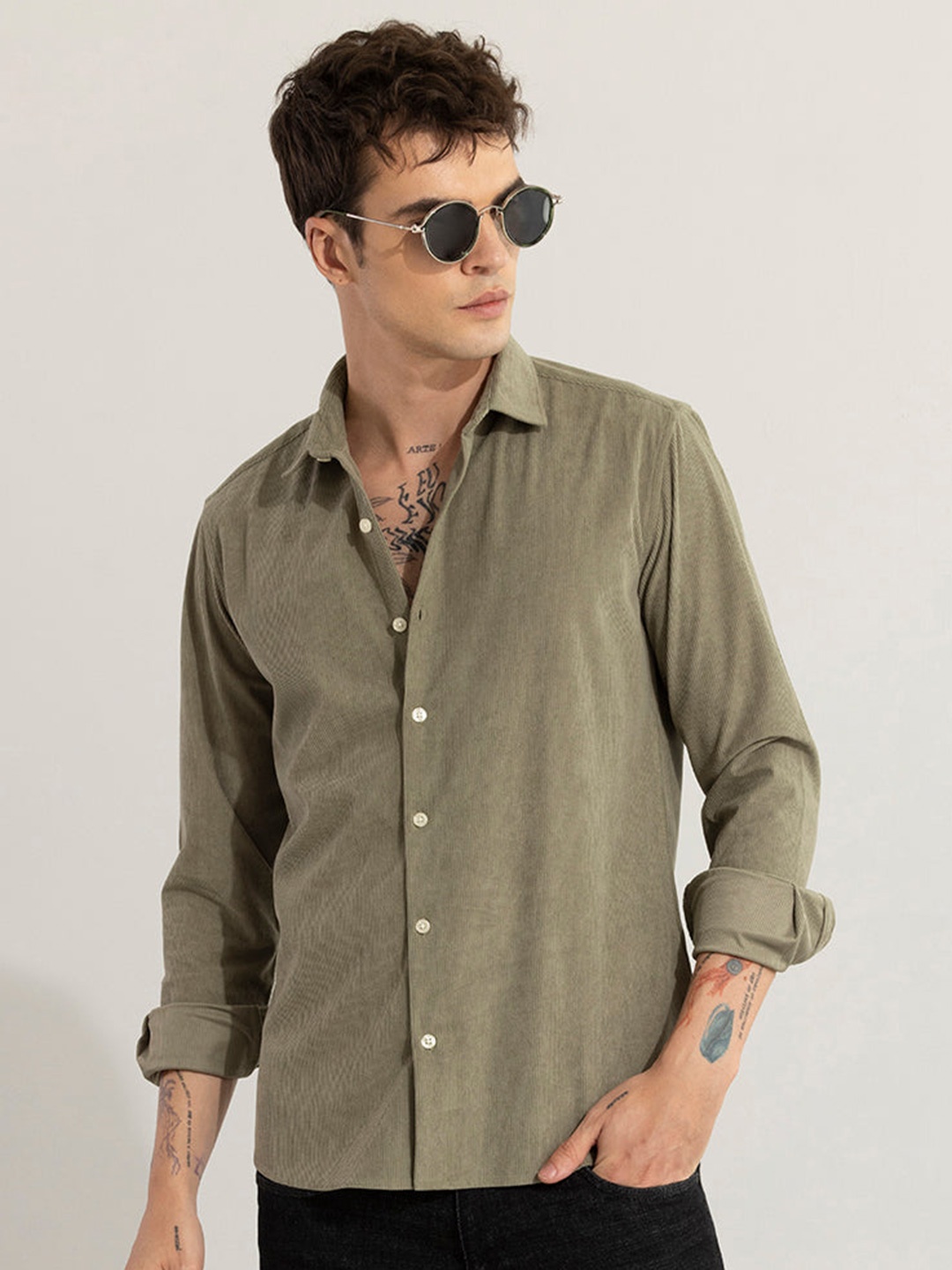 

Snitch Classic Slim Fit Spread Collar Self Design Casual Shirt, Green