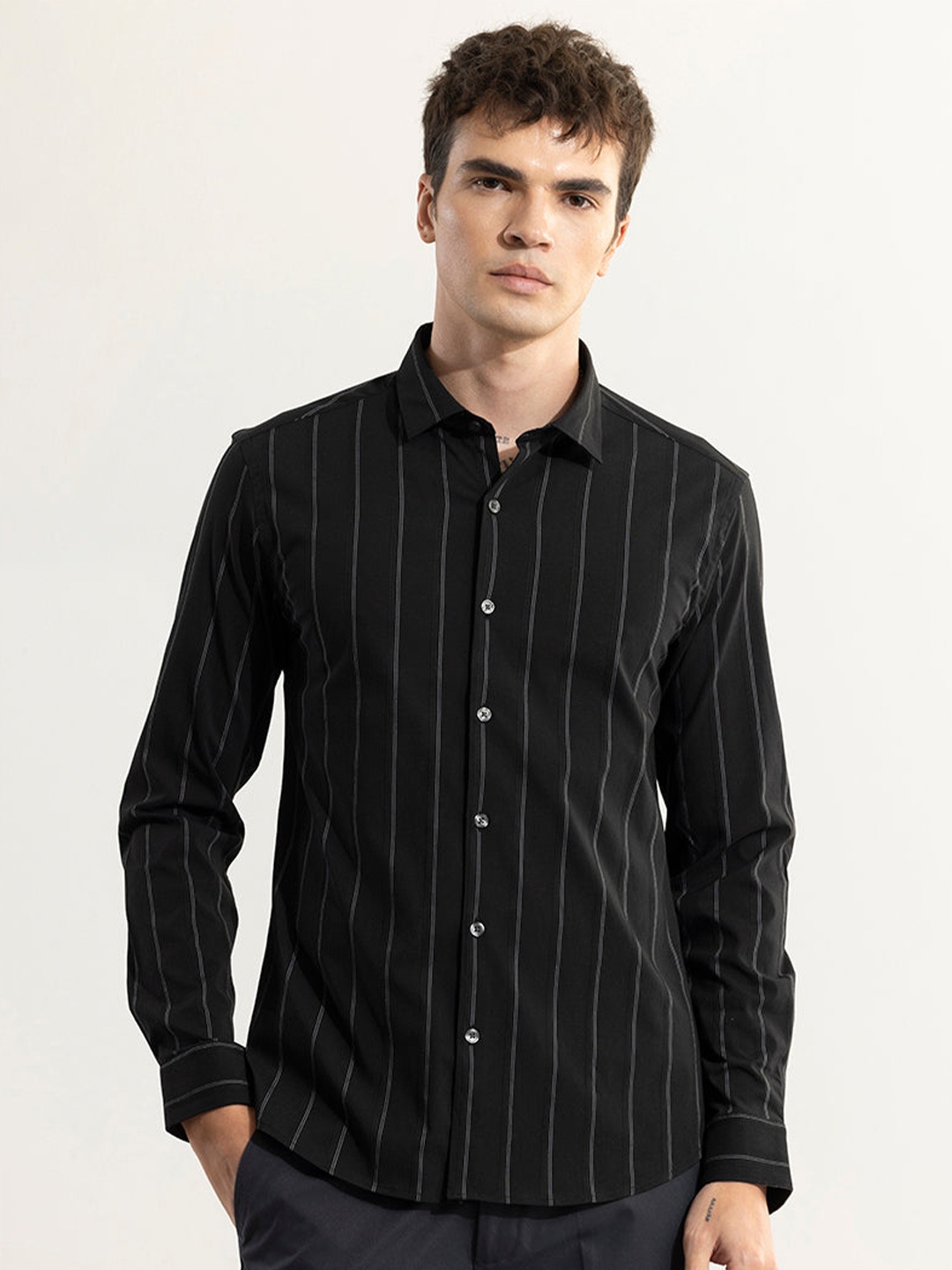 

Snitch Classic Slim Fit Striped Cutaway Collar Cotton Casual Shirt, Black