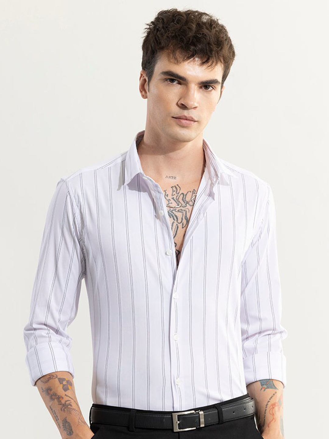 

Snitch White Classic Slim Fit Vertical Stripes Opaque Cotton Casual Shirt