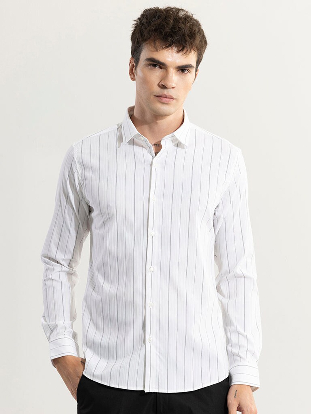 

Snitch White Classic Slim Fit Vertical Stripes Opaque Cotton Casual Shirt