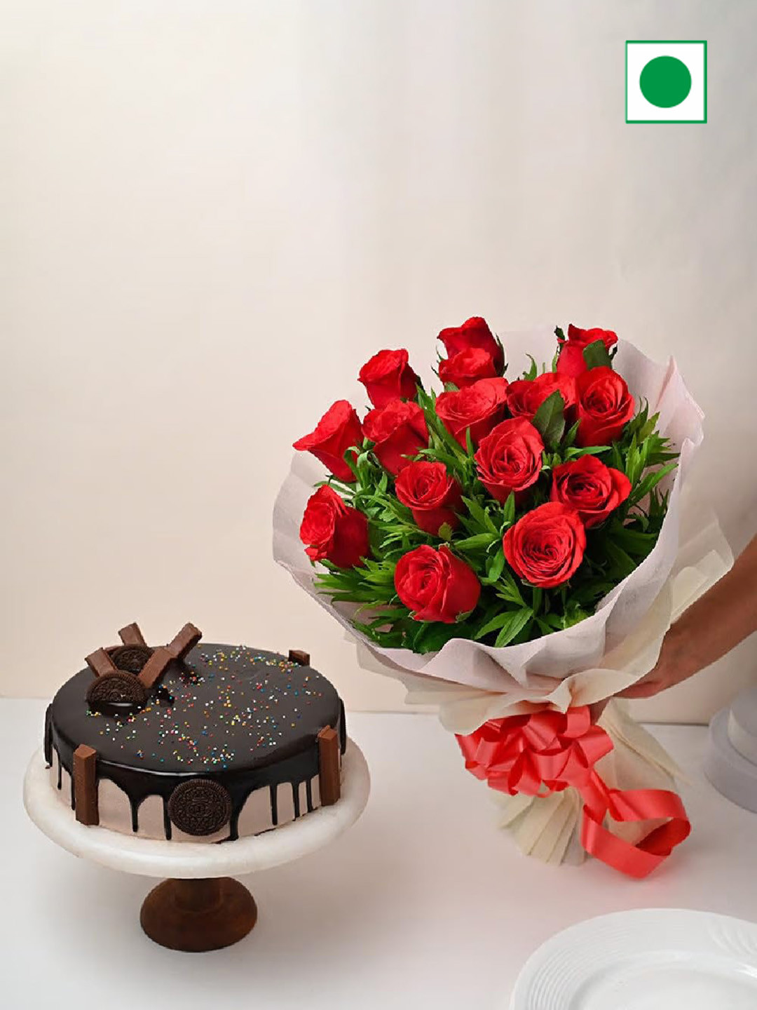 

Floweraura Oreo Kitkat Flavour Eggless Round Cake 500g With 15 Roses Flower Bouquet, Brown