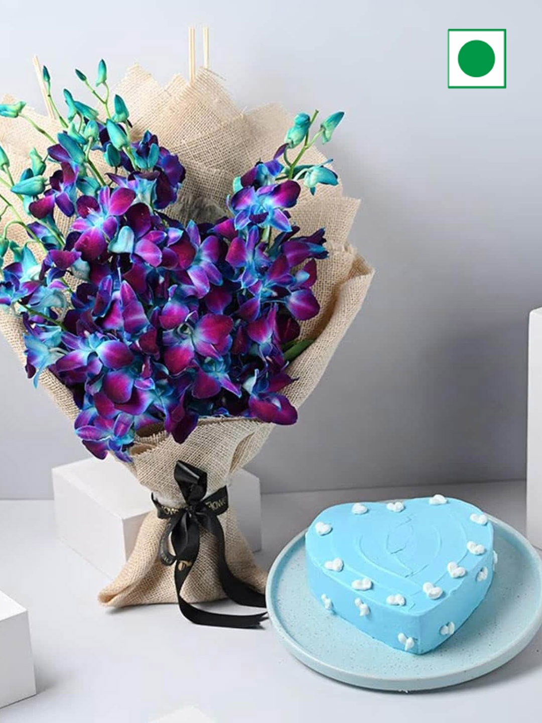 

Floweraura Pineapple Flavour Eggless Heart Cake 500gm with 6-Pcs Flower Bouquet, Blue