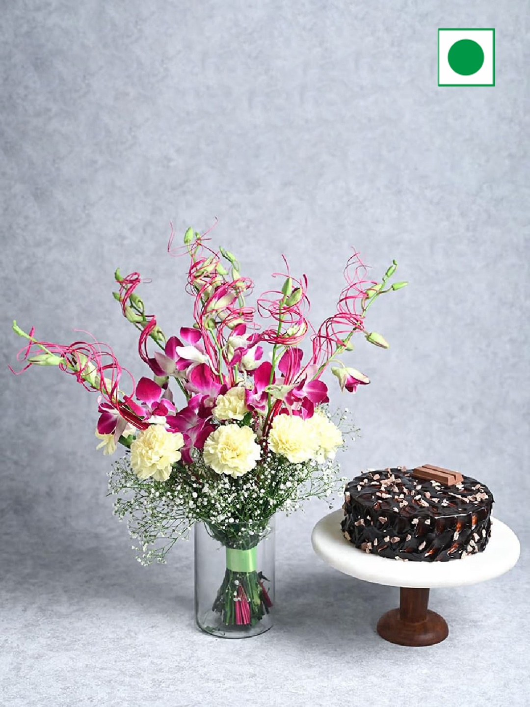 

Floweraura Choco KitKat Flavour Eggless Round Cake 500gm with 10 Fresh Flower Bouquet, Brown
