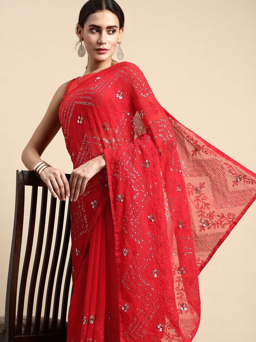 

Civamee Embellished Sequinned Saree, Red
