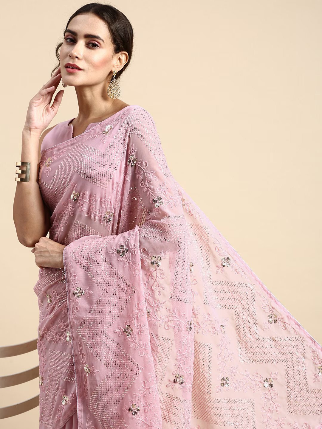 

Civamee Embellished Sequinned Poly Georgette Saree, Mauve