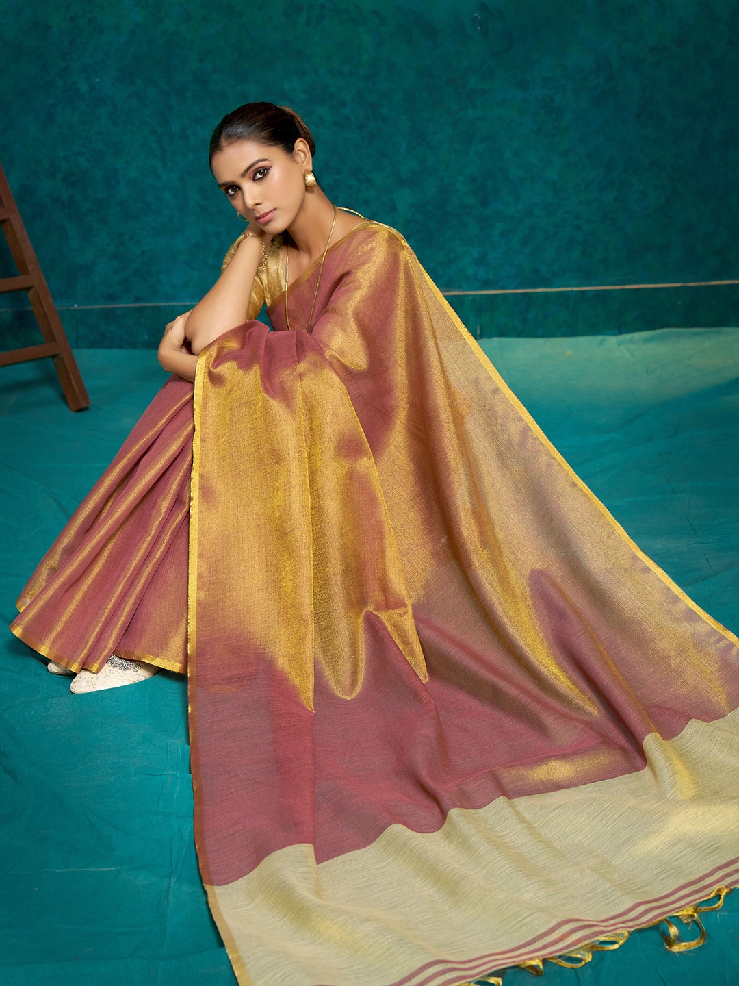 

Sangria Woven Design Zari Tissue Saree, Rose gold