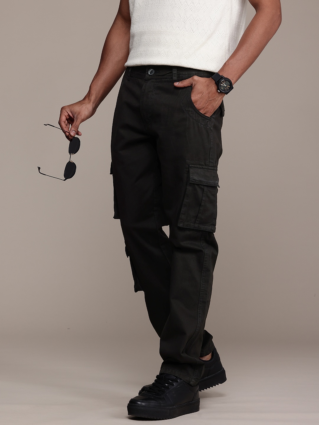 

WROGN Men Pure Cotton Cargos Trousers, Black