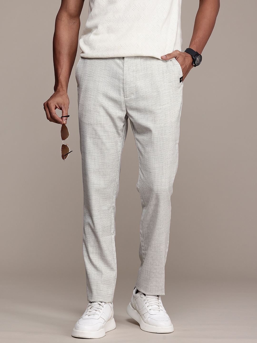 

WROGN Men Checked Slim Fit Trousers, Grey