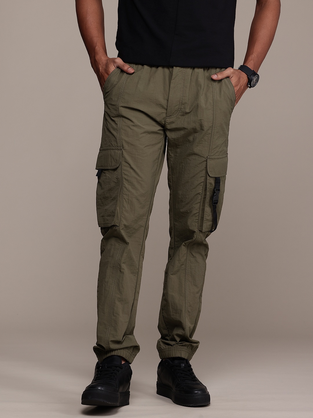 

WROGN Men Straight Fit Cargos Trousers, Olive