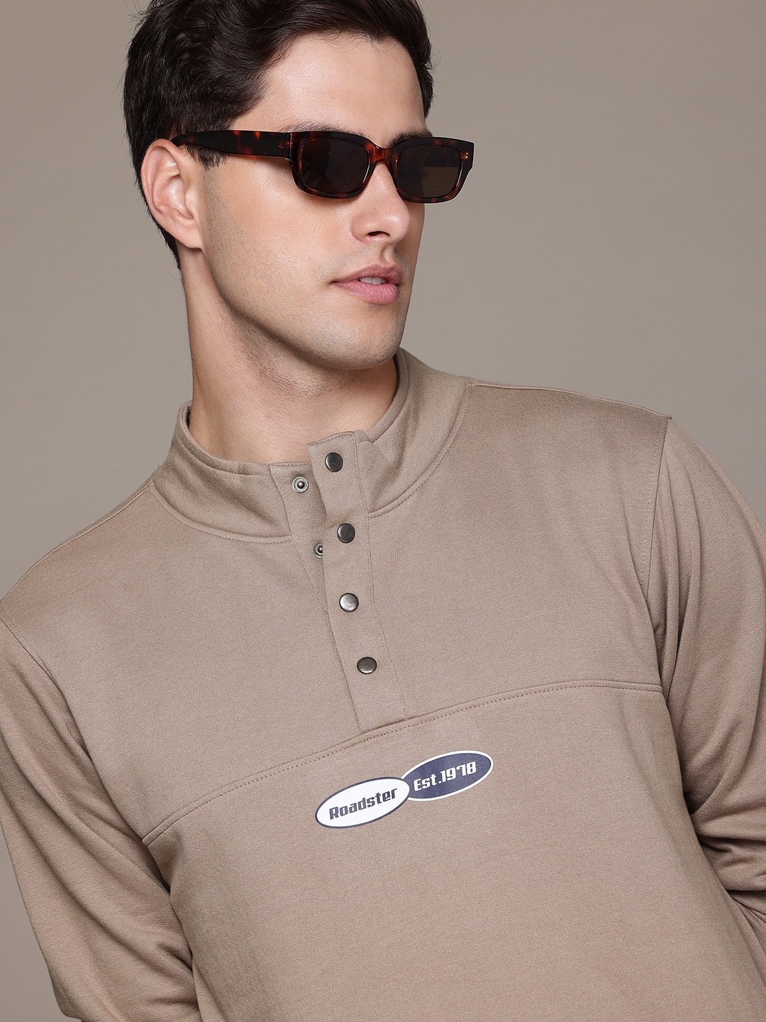 

The Roadster Lifestyle Co. Mock collar Sweatshirt, Taupe