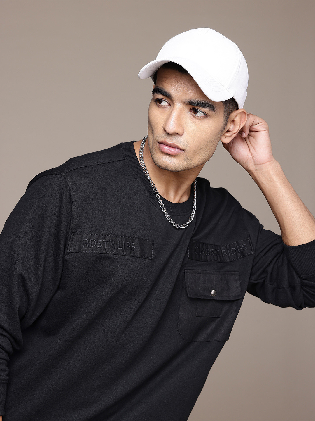 

The Roadster Lifestyle Co. Brand Logo Design Sweatshirt With Mock Pocket Detail, Black