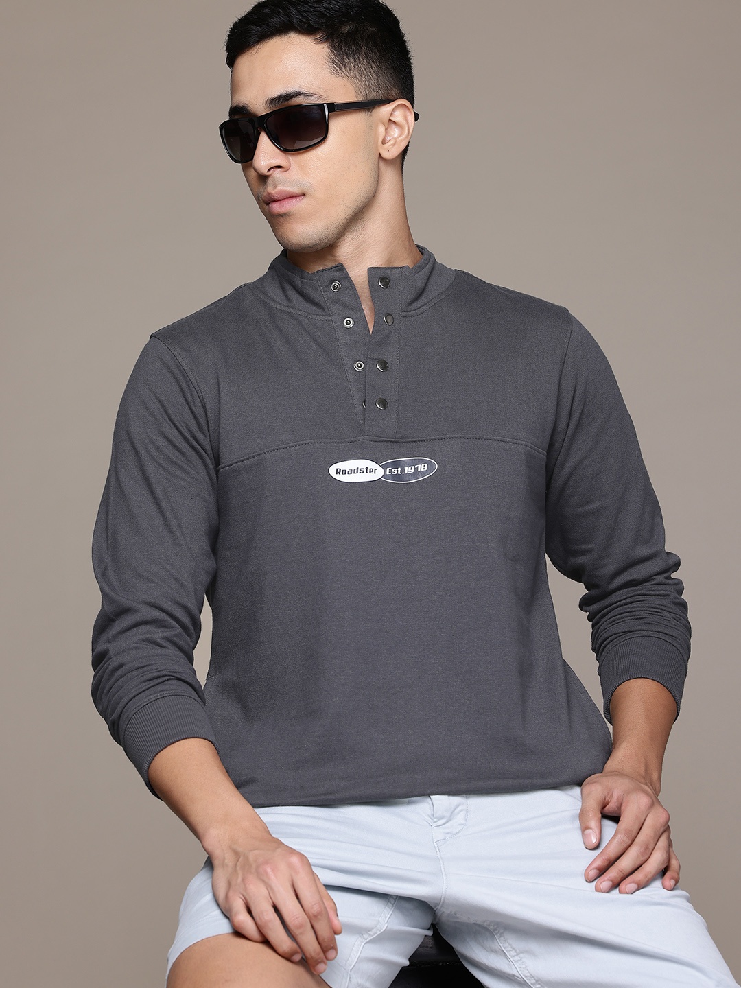 

The Roadster Lifestyle Co. Mock collar Sweatshirt, Grey