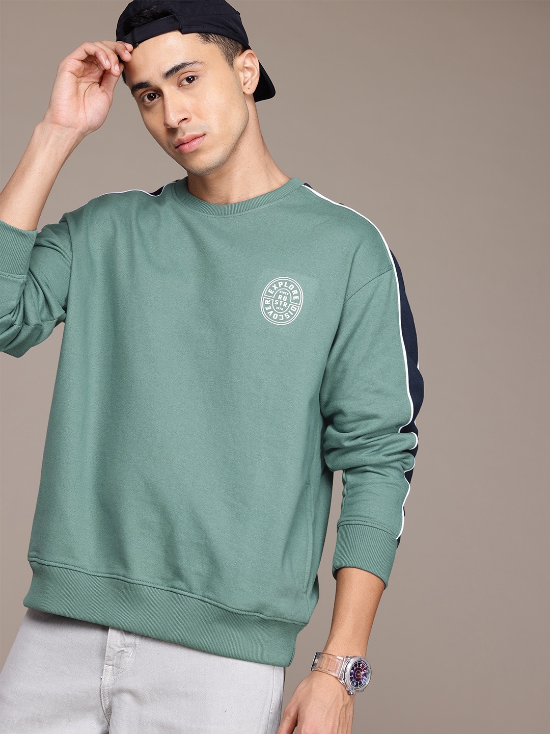 

The Roadster Lifestyle Co. Men Relaxed Fit Sweatshirt, Green
