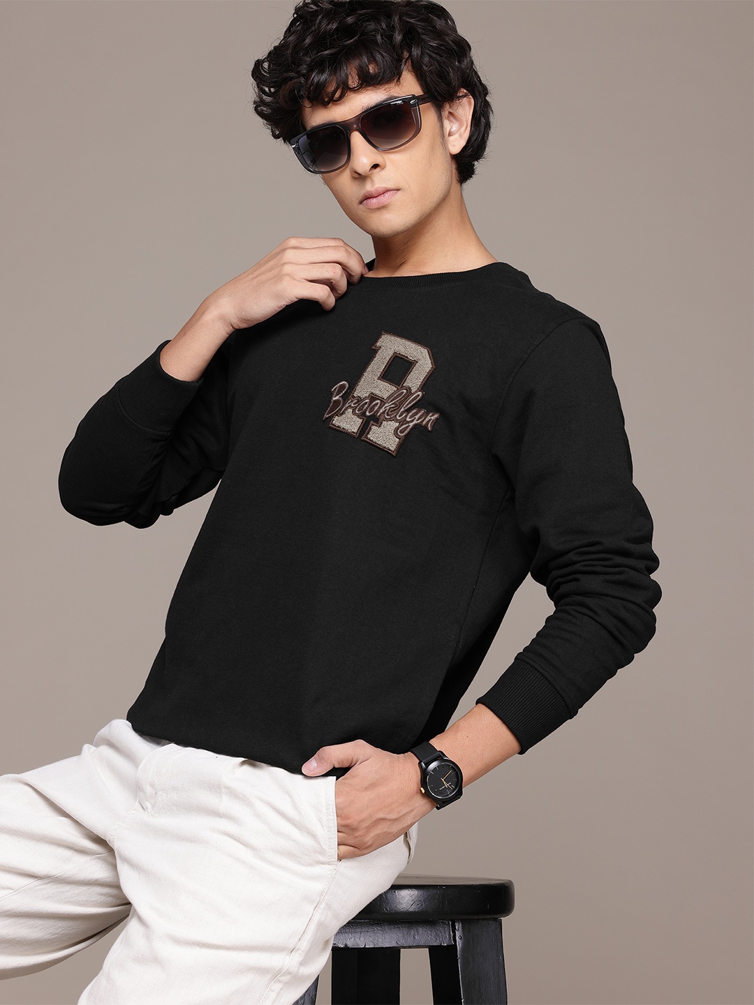 

The Roadster Lifestyle Co. Men Applique Detail Sweatshirt, Black