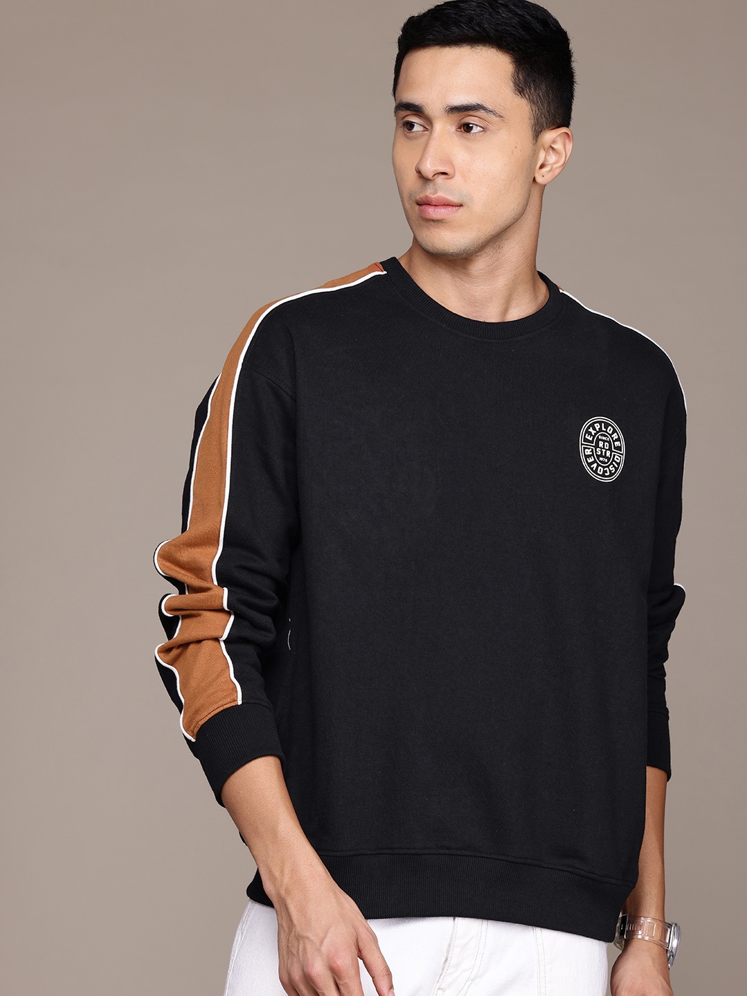 

The Roadster Lifestyle Co. Men Relaxed Fit Sweatshirt, Black