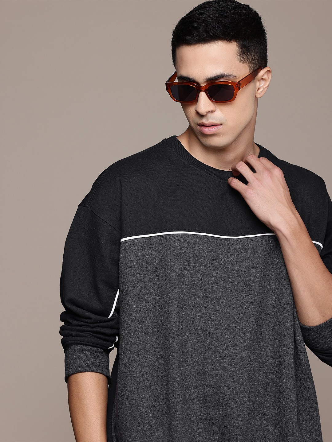 

The Roadster Lifestyle Co. Oversized Fit Colourblocked Sweatshirt, Black