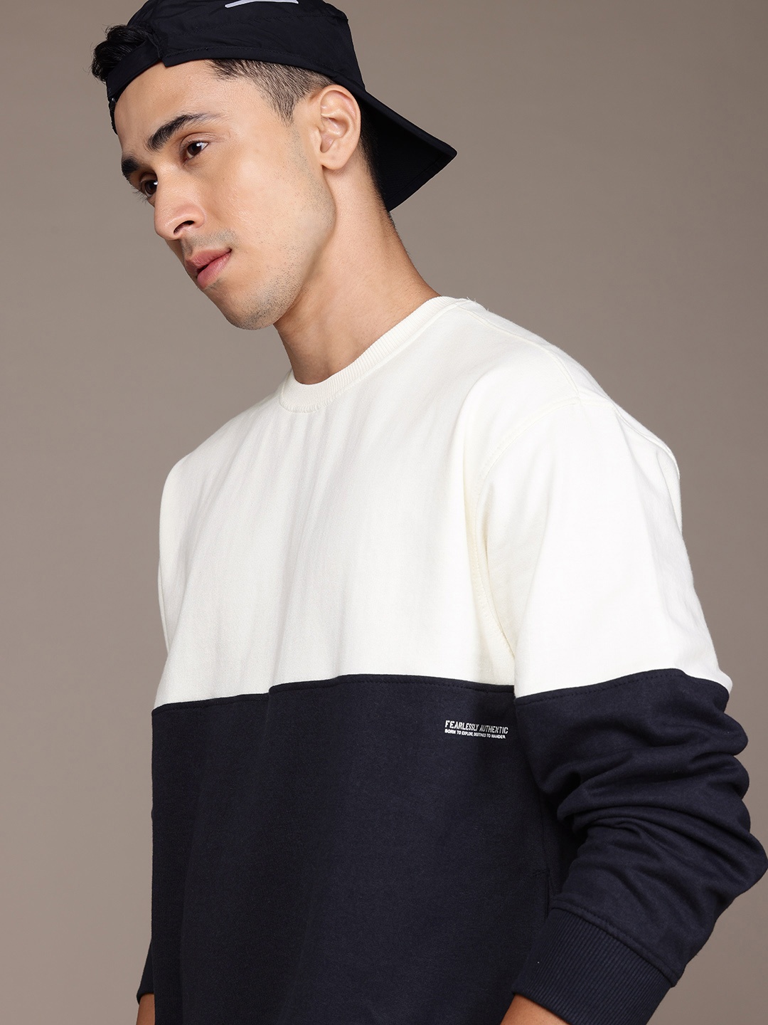 

The Roadster Lifestyle Co. Men Colourblocked Relaxed Fit Sweatshirt, Navy blue
