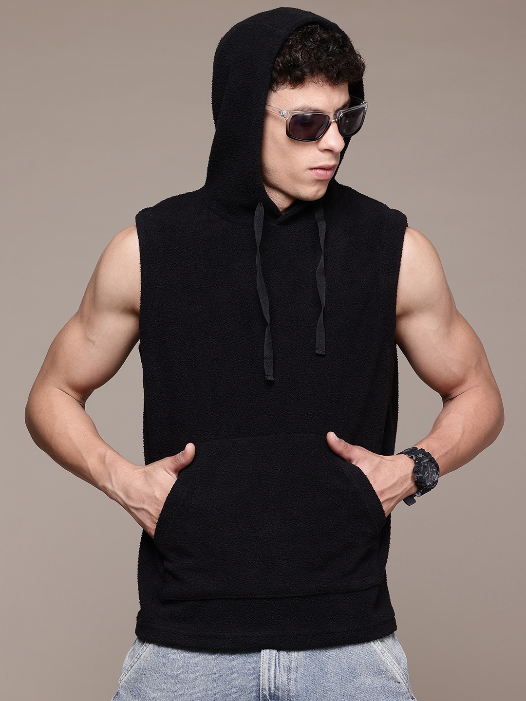 

The Roadster Lifestyle Co. Men Fleece Hooded Sweatshirt, Black