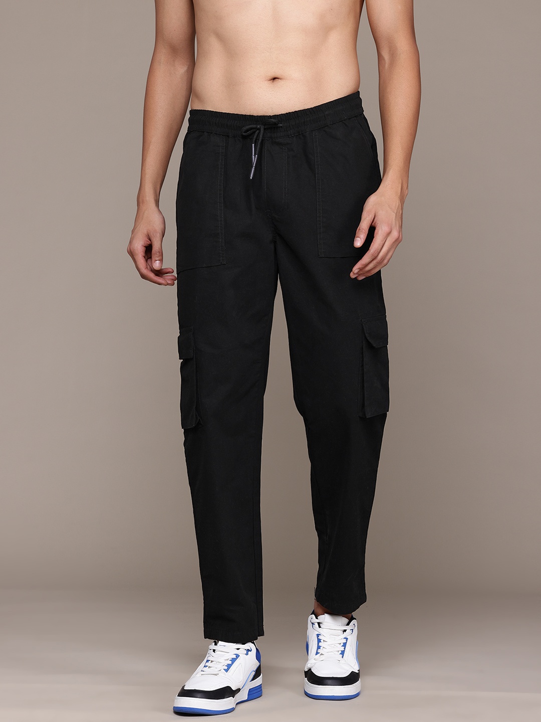 

The Roadster Lifestyle Co. Men Relaxed Fit Cargos Pure Cotton Cargo-Style Trousers, Black