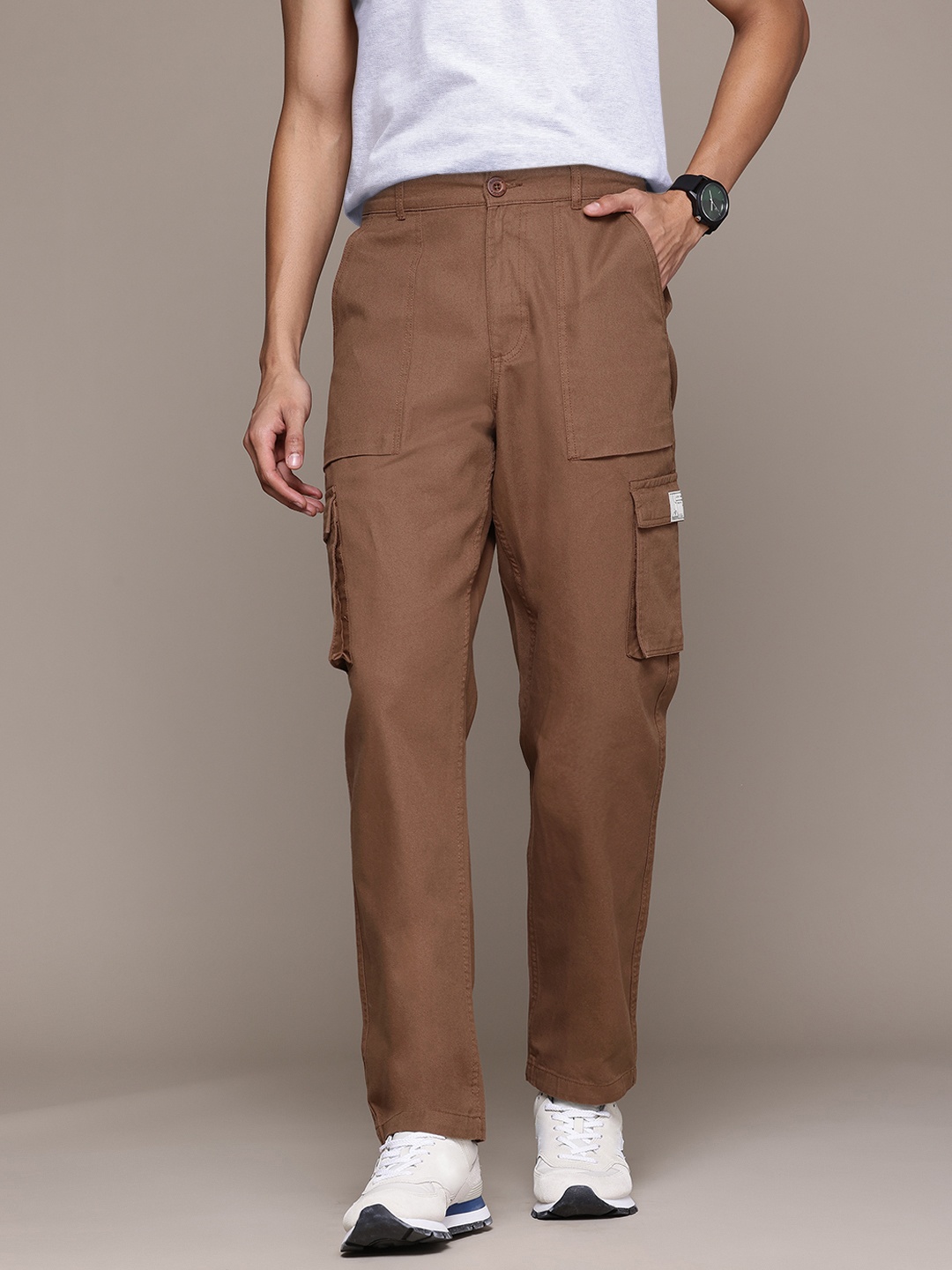 

The Roadster Lifestyle Co. Men Relaxed Fit Cargos, Brown
