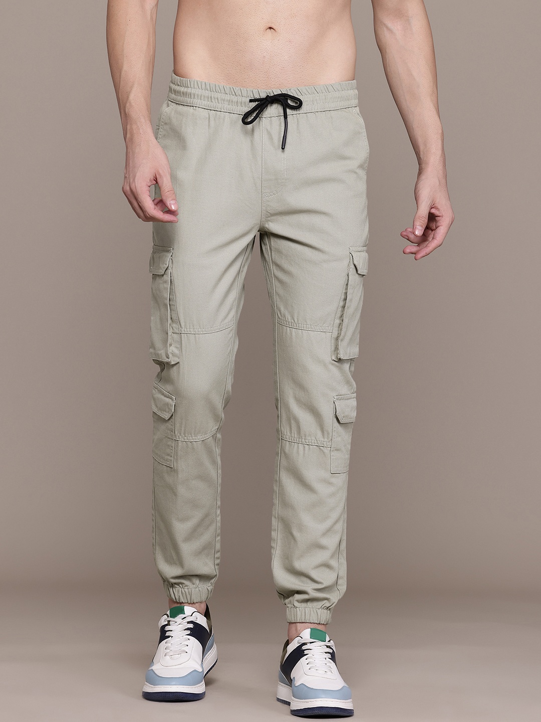 

The Roadster Lifestyle Co. Men Pure Cotton Cargo Joggers, Grey
