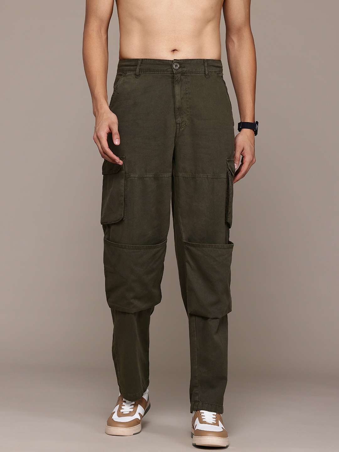 

The Roadster Lifestyle Co. Men Pure Cotton Relaxed Fit Cargo Trousers, Olive