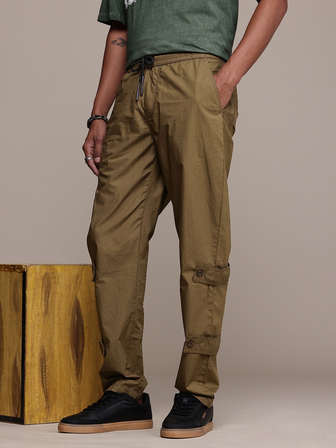 

The Roadster Life Co. Men Relaxed Loose Fit Pure Cotton Trousers, Olive