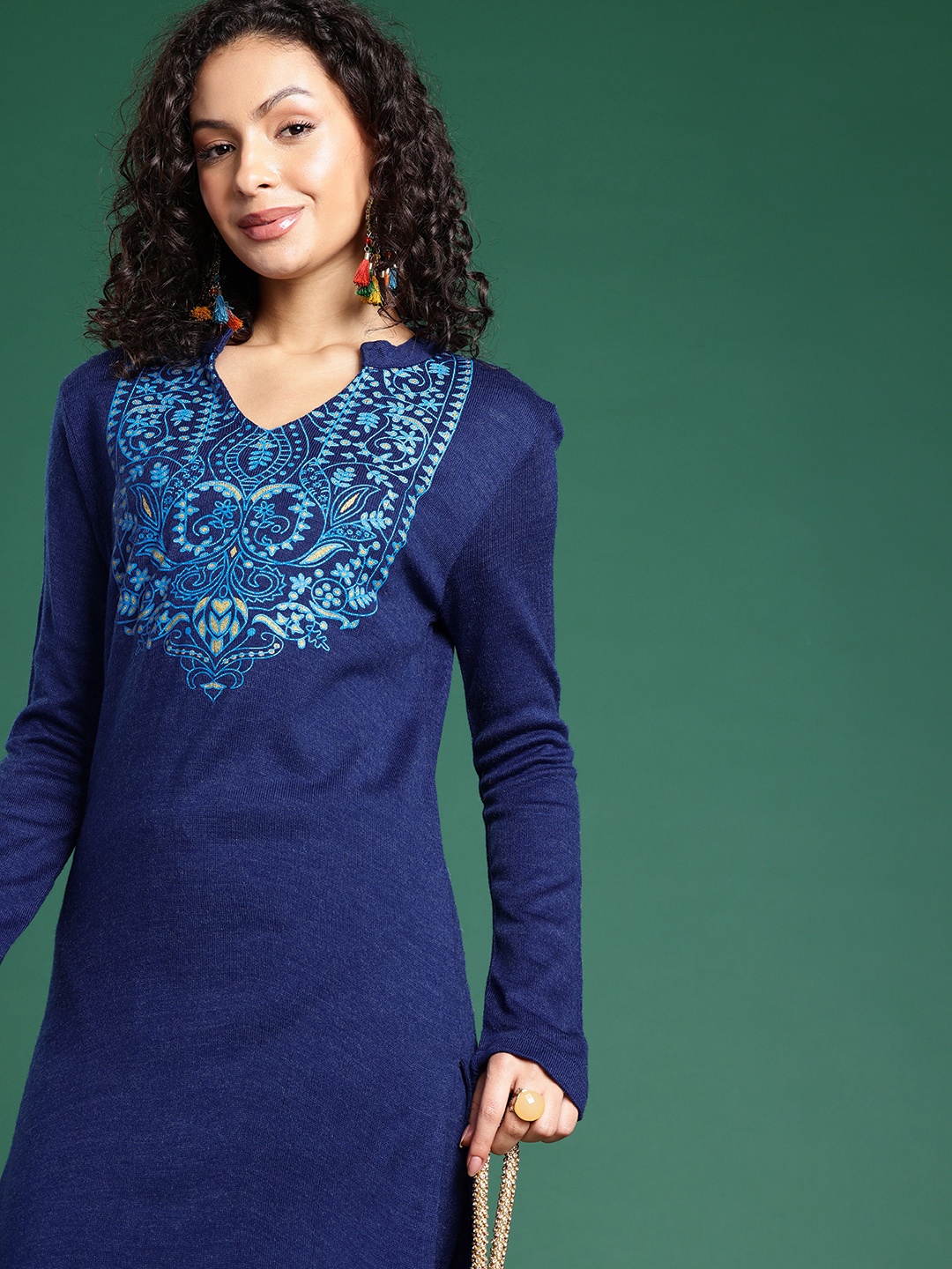 

Sangria Floral Printed Mandarin Collar Kurta with Trousers, Blue